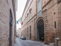 APARTMENT TO RENOVATE WITH TERRACE IN PRESTIGIOUS PALAZZO A FERMO in the Marche in Italy